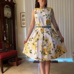 Size 4 sleeveless dress in polyester sateen.